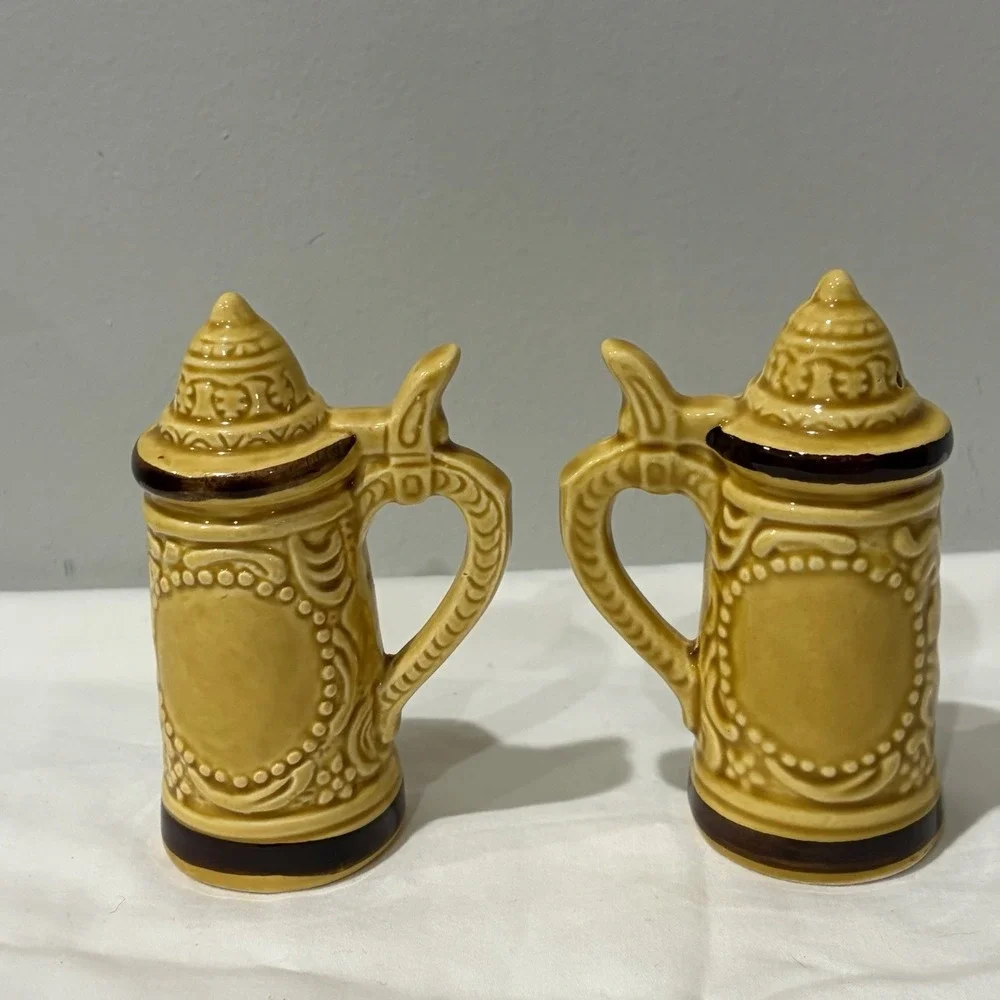 Vintage salt and pepper shakers Beer Steins 4